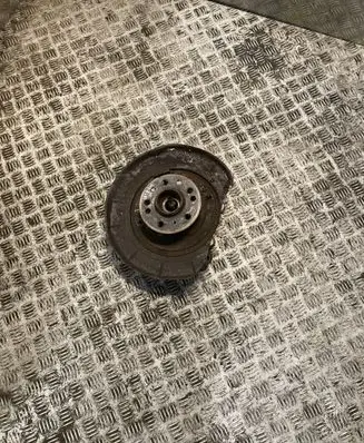 Mercedes-Benz ML W164 Rear wheel hub 1643500708 A1643500708
