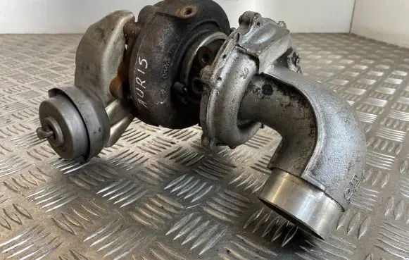 Toyota Auris 150 Turbo 1720126050 061114058E 4CB21
