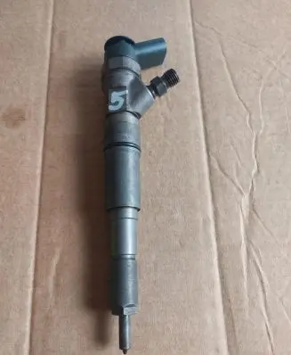 BMW 5 E60 E61 Fuel injector 0445110212 7794554