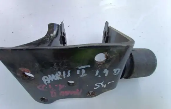 Toyota Auris E180 Engine mount bracket