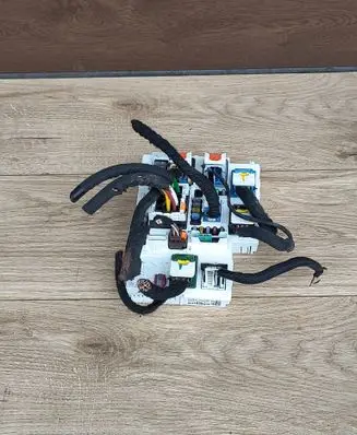 Peugeot 408 P54 Fuse module 9849163680 2682140078