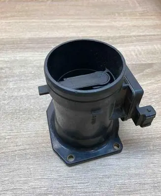 Audi A4 S4 B5 8D Mass air flow meter 058133471 AFH6010B