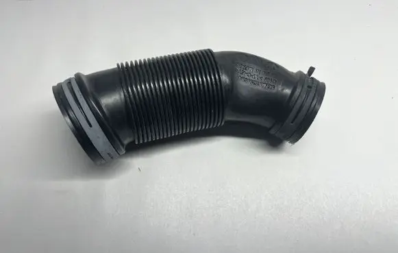 Volkswagen Jetta VII Air intake duct part 5QM129684