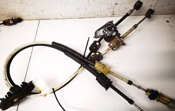 Opel Insignia A Gear shift cable linkage 