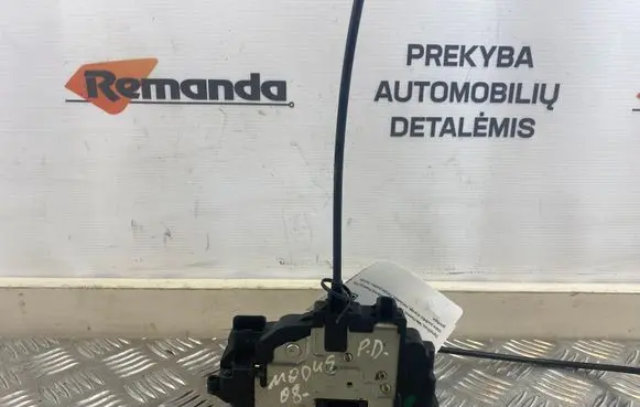 Renault Modus Front door lock 