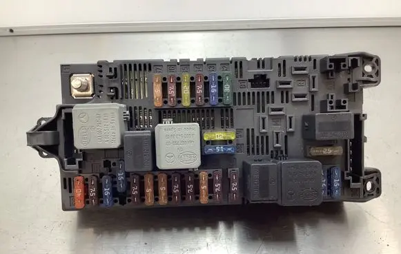 Mercedes-Benz E W211 Fuse module 2115453901