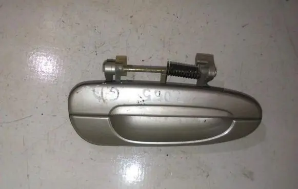 Mazda 626 Front door exterior handle nenustaytas