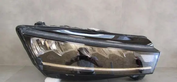 Skoda Octavia Mk4 Headlight/headlamp 5E4941016