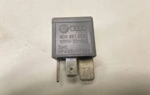 Audi A4 S4 B6 8E 8H Other relay 8D0951253