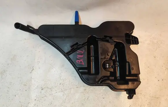 BMW 4 G22 G23 G24 G26 Windshield washer fluid reservoir/tank 7427885