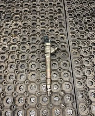 Renault Trafic III (X82) Fuel injector H8201055367