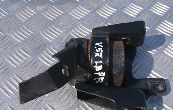 Toyota Corolla Verso AR10 Engine mount bracket 123050R010