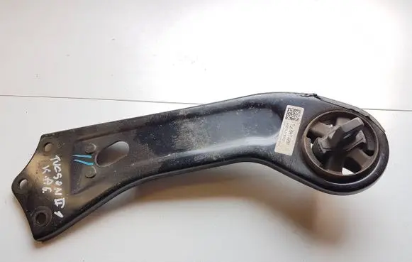 Rear control arm