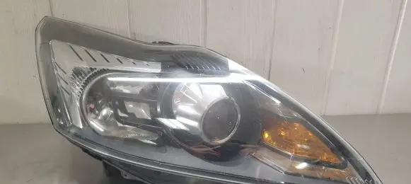 Ford Focus Headlight/headlamp 8M5113005CD 0077R00