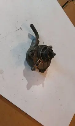 Mercedes-Benz CLS C219 Vacuum pump A6112300065
