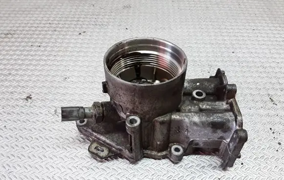Oil filter mounting bracket