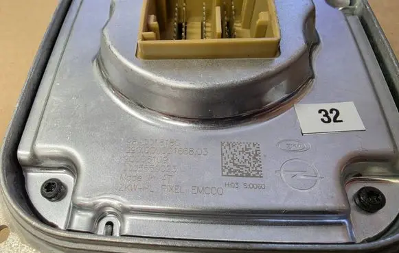 Opel Insignia B LED ballast control module 9840018180