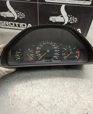 Mercedes-Benz E W210 Speedometer (instrument cluster) 2105401448 A2105401448