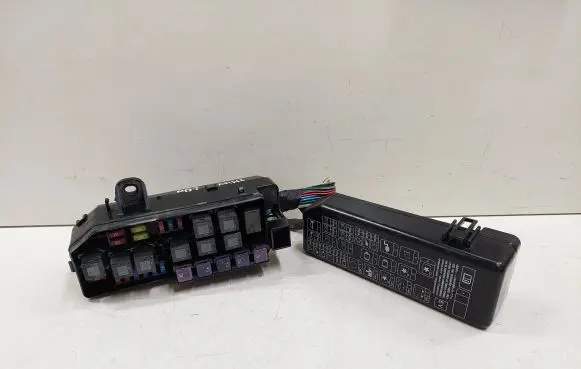 Peugeot iOn Fuse module 8627A030 17Y4D51