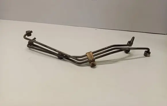 Volvo V70 Fuel injector supply line/pipe 