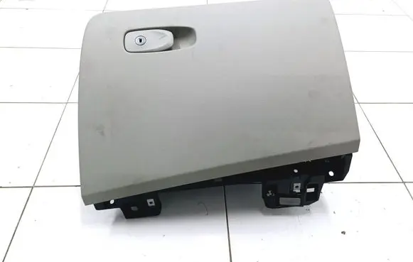 Glove box
