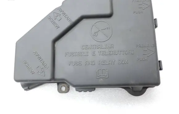 Alfa Romeo Giulietta Fuse box cover 50514169