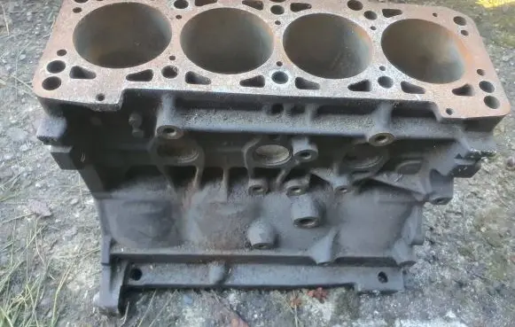 Volkswagen Golf II Engine block 028103021AG
