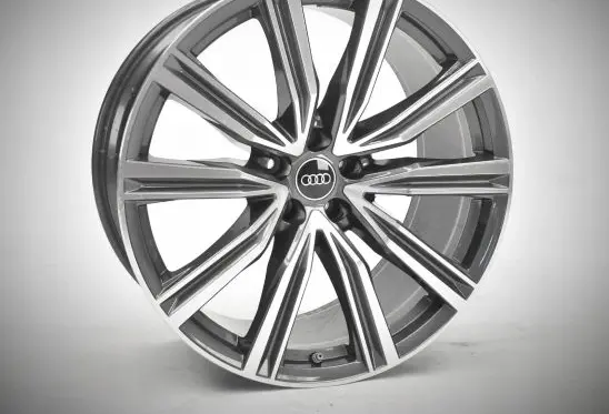 Audi Q8 R21 alloy rim 4M8601025G