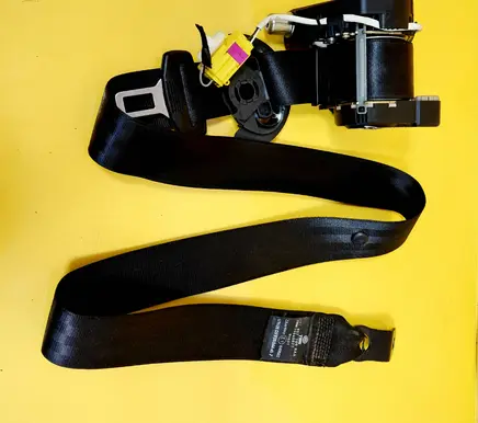 Volkswagen Touran I Front seatbelt 33049822