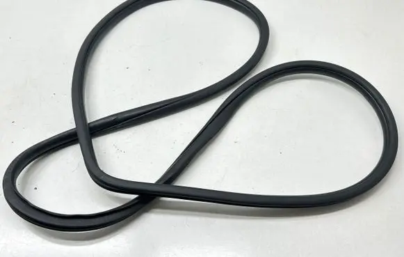 Dodge Durango III Front door rubber seal 5539917342556AC 55399173