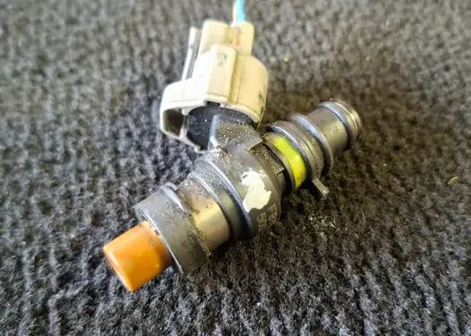 Subaru Legacy Fuel injector 5005708