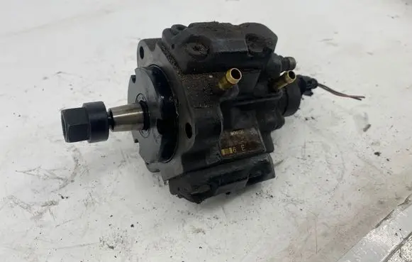 BMW X5 E53 Fuel injection high pressure pump 7787563 0445010009 027725