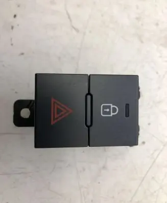 Hyundai i20 (BC3 BI3) Hazard light switch 93790Q0900MPP
