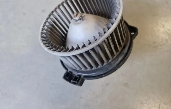 Mitsubishi Pajero Sport I Heater fan/blower