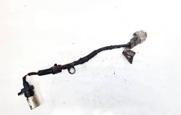 Volkswagen PASSAT B4 Crankshaft position sensor 028907319b