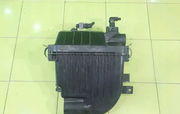 Suzuki Swift II Air filter box 