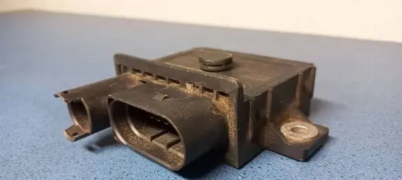 BMW 5 E60 E61 Glow plug pre-heat relay 0522140102