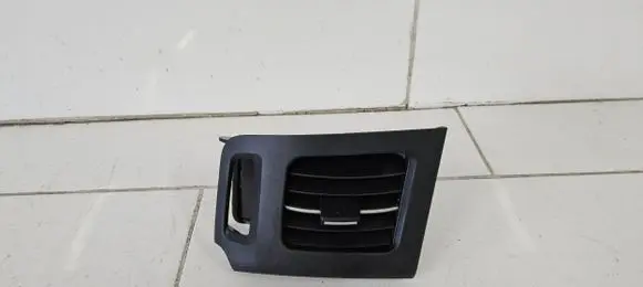Toyota Prius (XW30) Dashboard side air vent grill/cover trim 5568647010