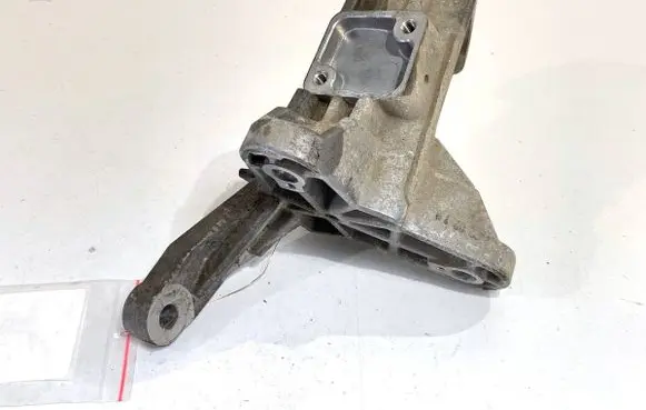 KIA EV6 Engine mounting bracket 
