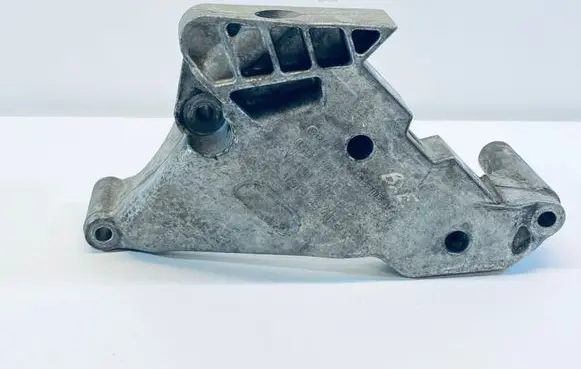 Volkswagen Golf V Engine mounting bracket 03G199207F