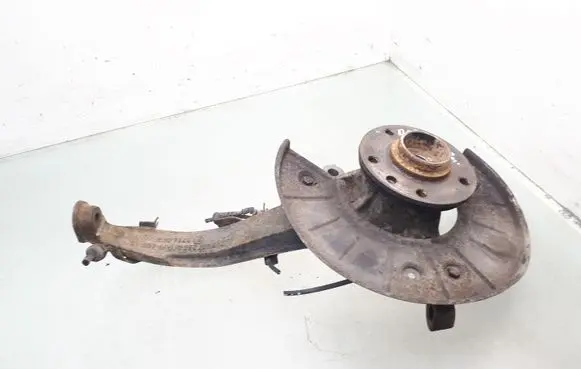 Volkswagen Touareg I Front wheel hub spindle knuckle 7L6407258A