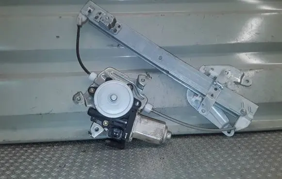 Nissan X-Trail T30 Rear door window regulator with motor 8073189913