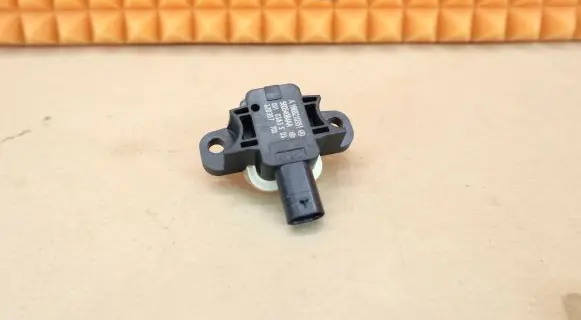 Mercedes-Benz B W246 W242 Airbag deployment crash/impact sensor 1668210151