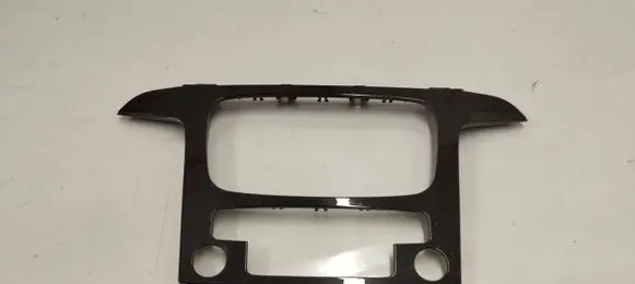 Dashboard glove box trim