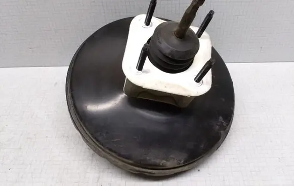 Chrysler Sebring (ST-22 - JR) Brake booster 04764647AC 26776001004