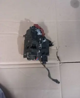 Skoda Fabia Mk2 (5J) Front door lock 3b2837015ap