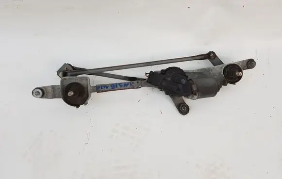 Opel Insignia A Front wiper linkage and motor