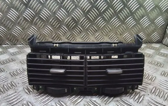 Volkswagen Touareg I Dash center air vent grill 7L6819727