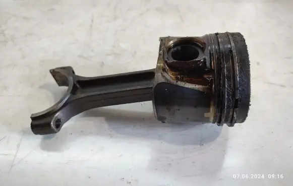 Renault Trafic II (X83) Piston 