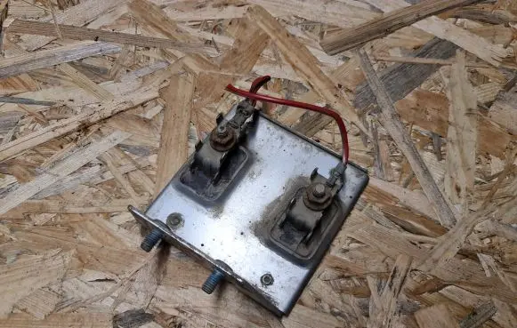 Audi A6 S6 C5 4B Coolant fan relay 